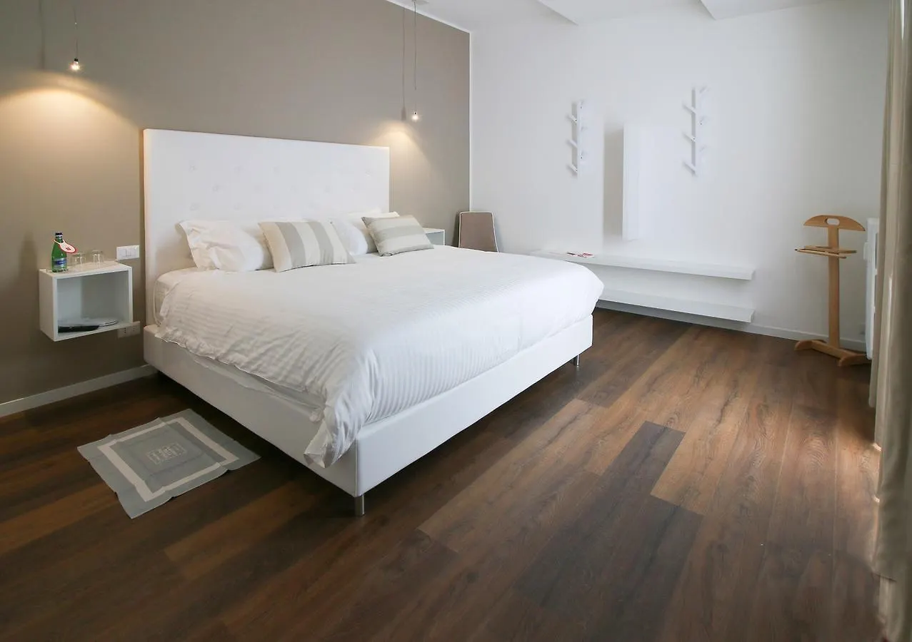 Suite San Babila Deluxe Milano